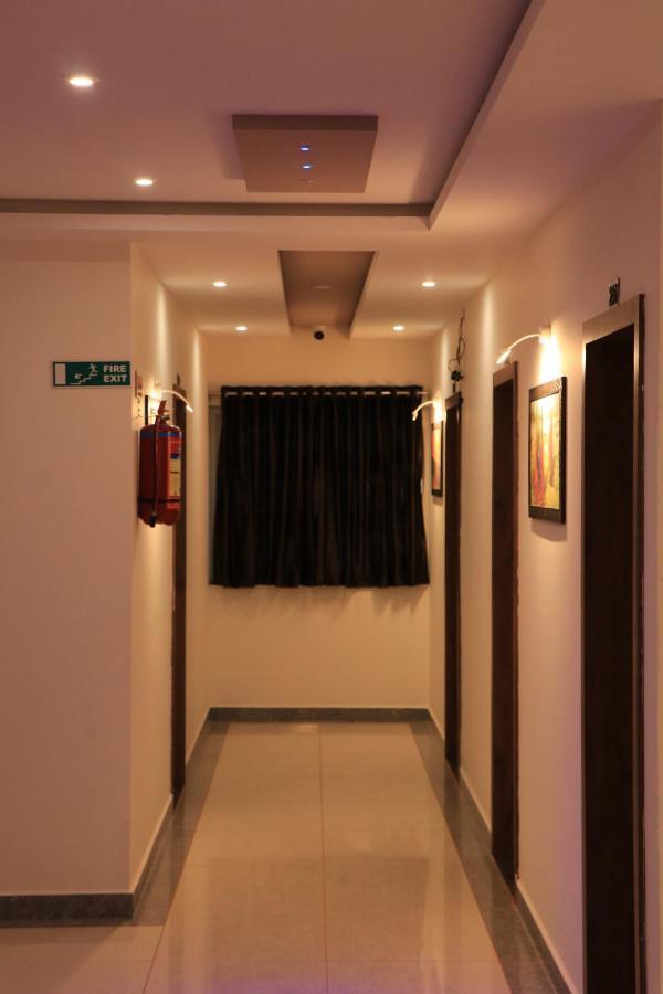 Hotel Viraj Residency Будж Екстериор снимка