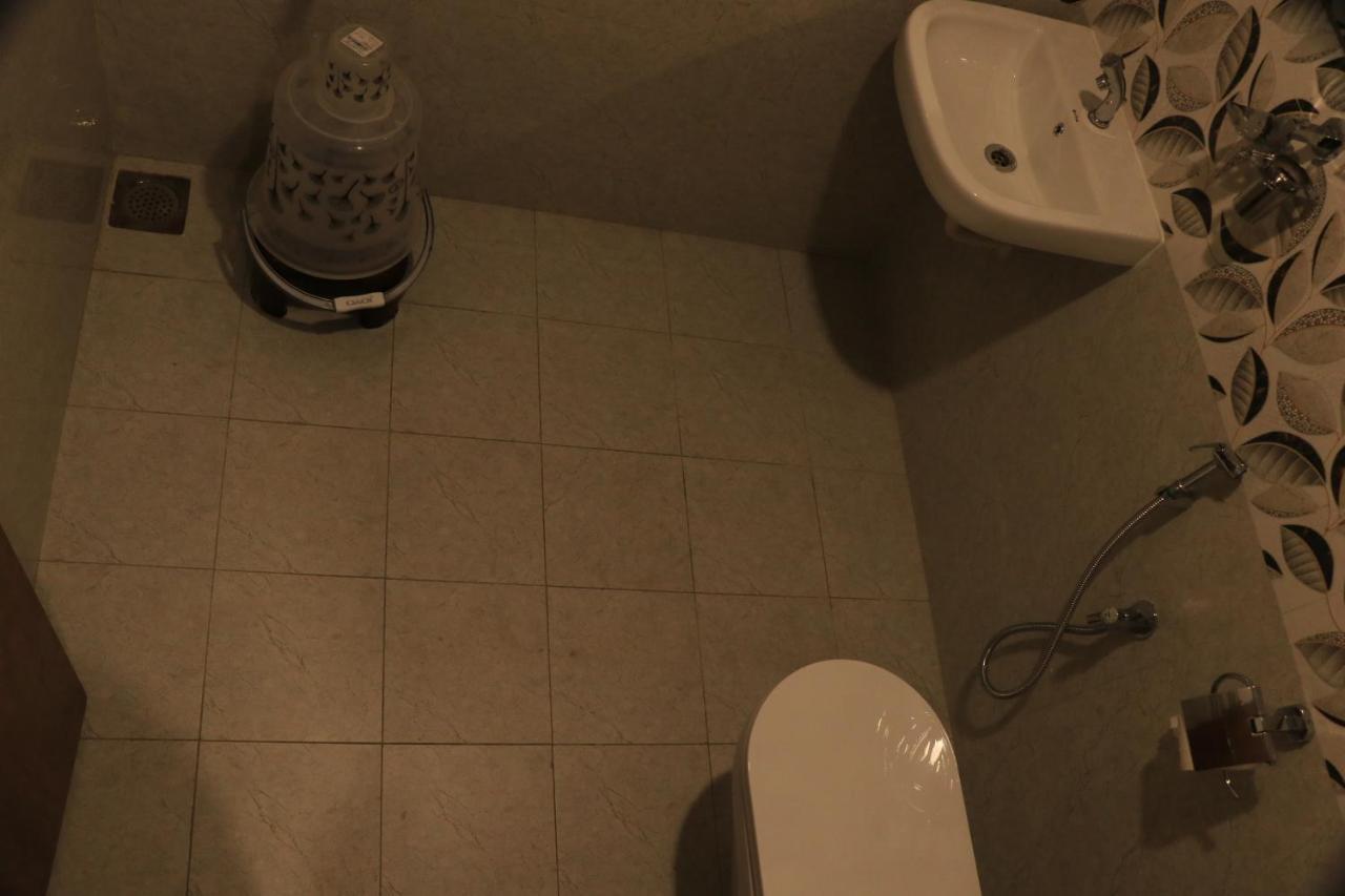 Hotel Viraj Residency Будж Екстериор снимка