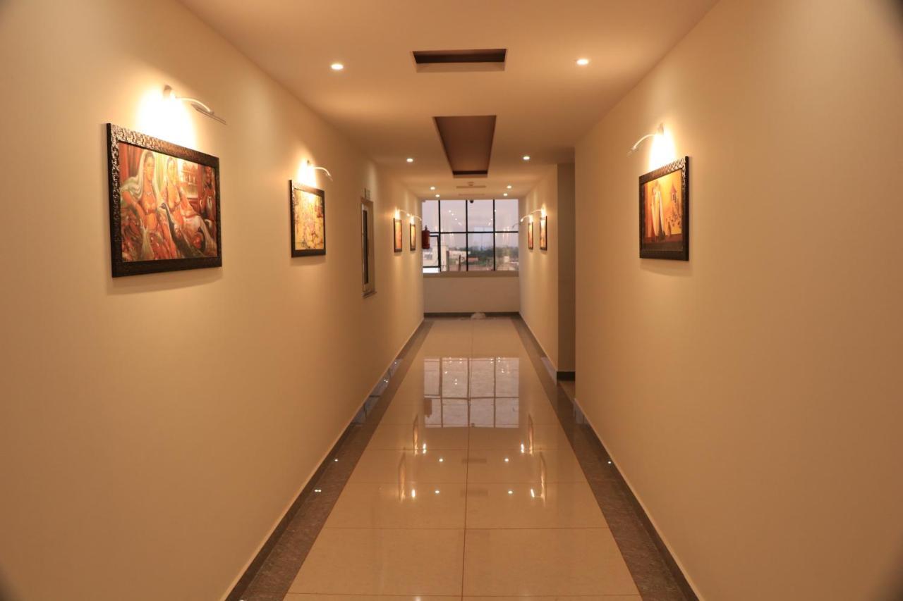 Hotel Viraj Residency Будж Екстериор снимка