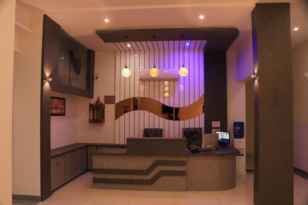 Hotel Viraj Residency Будж Екстериор снимка