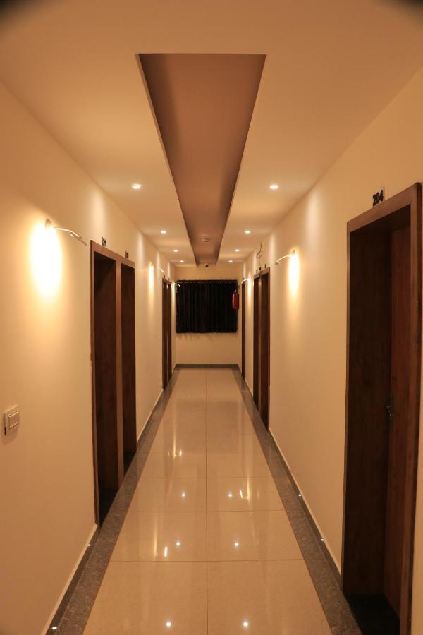 Hotel Viraj Residency Будж Екстериор снимка