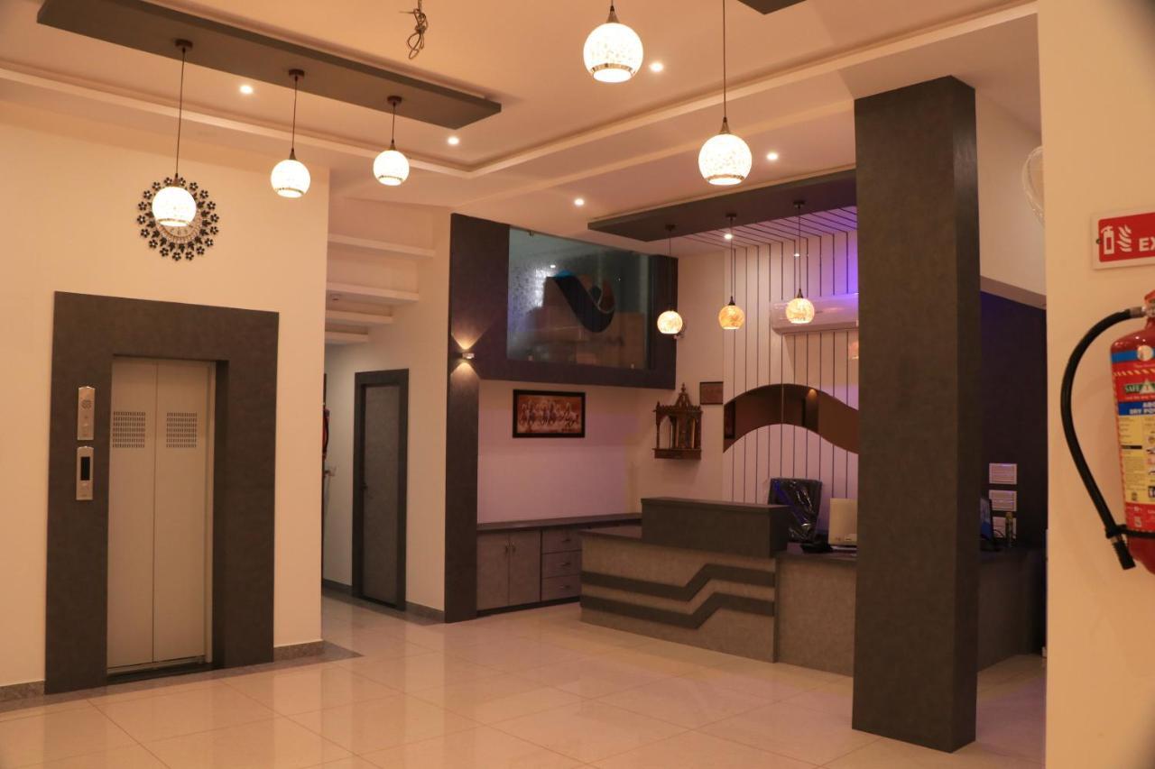 Hotel Viraj Residency Будж Екстериор снимка