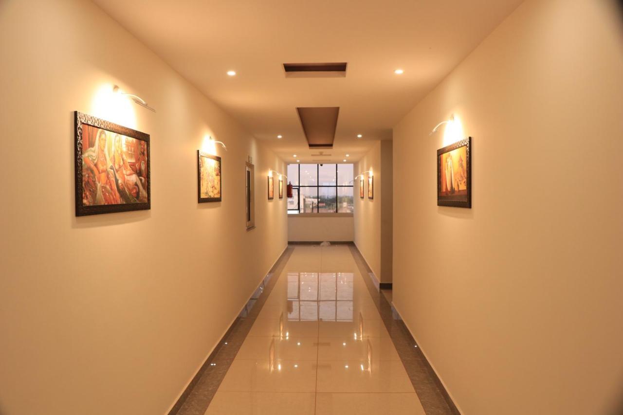 Hotel Viraj Residency Будж Екстериор снимка
