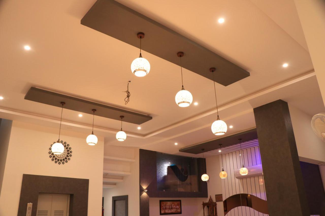 Hotel Viraj Residency Будж Екстериор снимка