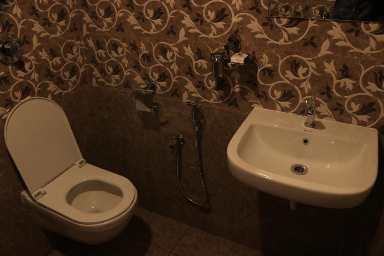 Hotel Viraj Residency Будж Екстериор снимка